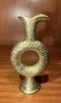 BRONZE. JARRA DE ORIGEM TURCA (HITTITE) DECORADA COM MOTIVOS FLORAIS. MEDIDAS; 18,5 X 9,5.