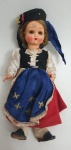 Antiga boneca europeia,  com membros e cabeça e corpo em plastico rígido, med. 28 centímetros.