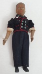 Antiga boneco alemã, totalmente executado em madeira pinho de riga, med. 25 centímetros.