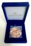 Medalha comemorativa de 100 anos do Forte de Copacabana, Bronze , só foram fabricadas 800 peças .original da casa da moeda. Medidas da caixa 8,5cmx9,0 cm.