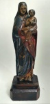 IMAGEM SACRA- Antigo imaginário representando NOSSA SENHORA COM MENINO JESUS, peça executada em madeira policromada e olhos de vidro, med. 27 centímetros.