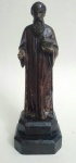 IMAGEM SACRA- Antigo e raro imaginário representando SÃO FRANCISCO COM NINHO DE POMBAS NA MÃO, peça executada em madeira policromada, med. 27 centímetros.
