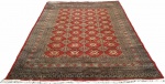 TAPETE ORIENTAL  - tapete feito a não em lã sobre algodão, desenhos geométricos e sedoso, med.  1,9 x 2,75