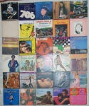 Trinta discos de vinil títulos diversos.