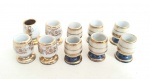 Lindas miniaturas em porcelana, composta por dez peças sendo; dez cálices , tamanho da maior peça. 2,5 centímetros