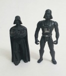Um boneco e um chaveiro do Darth Vader. Maior mede, 10 centímetros