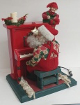 Grande Papai  Noel no piano com movimento movido a energia elétrica,  110 volts, med. 47 x 36 x 26 centímetros.