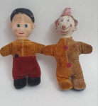 Dois antigos bonecos em tecido e cabeça de borracha,  o maior med.  24 centímetros.