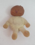 ESTRELA- Antigo boneco com corpo em tecido e cabeça em borracha,  med. 13 centímetros.