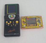 Dois antigos mini games portáteis.