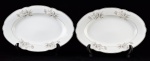 LUIGI BELTRAMI -  Elegante par de travessas ovais de porcelana  tendo ao fundo  a marca do distribuidor  Luigi Beltrami - via venti settembre, 58 - Torino. Decoração padrão floral. Contornos em prata. Med. 35 x 23 cm de largura. Marcas de uso. Faltas . Coleção Particular de origem Italiana.