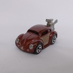 Volkswagen - VW - Volks - Carrinho miniatura diecast na escala 1/64 fabricado pela tradicional Hot wheels - Volkswagen Beetle Fusca. Mede aprox. 7,5cm de comprimento as rodas giram livremente. Não tem embalagem