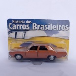 História dos Carros brasileiros - Miniatura escala 1/38 do Dodge Dart - Lacrado no blister original. Abre as portas, pneus são em borracha e funciona fricção