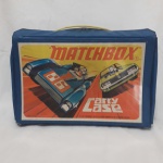 Brinquedo antigo Matchbox - Linda maleta para 12 carros miniatura diecast da marca na escala 1/64. Mede 26x16x7,5cm