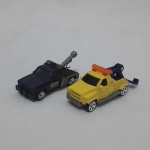 MATCHBOX , Lote com 2 caminhões guincho, McDonads, amarelo, Mattel  , 2002, 7,2 cm e GMC purpura, Tow Service, Mattel Tailândia, 1987, 7 cm