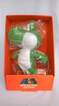 Super Mario - Boneco ou action figure do perosnagem Yoshi - Super Size Figure Collection. A embalagem mede 28cm de altura e o personagem mede aprox. 22cm