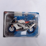 Moto ou Motocicleta em miniatura na escala 1/18 - modelo Aprilla RSV 1000R fabricado pela maisto - Em diecast com partes em plástico injetado. Embalagem lacrada