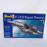 Revell - Plastimodelismo - Kit de montagem lacrado fabricado pela Revell do Avião militar F-14D Super Tomcat na escala 1/144 - Montado mede 13,4cm.