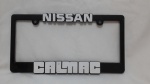 Moldura de placa americana de concessionaria Nissan, Calmac, medindo 16,5 x 31 cm