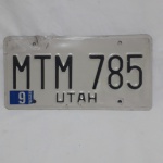 Linda placa de automóvel do estado de Utah nos Estados Unidos. Rara. A placa mede aprox. 15,5 x 30,5 cm.