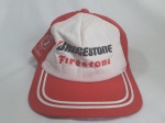 Boné comemorativo XX SIPAT, Firestone, Bridgestone, vermelho e branco, marcas de uso