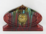 Relógio de mesa francês, Art-deco em porcelana europeia policromada. Relógio adaptado. Máquina necessita reparo. Med. 21,5x35,5x9 cm.