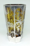 Belíssimo vaso em cristal europeu, na tonalidade âmbar com lapidações facetadas e ricamente decorado com trabalhos em prata de cenas diversas em todas as faces. Minúscula perda na prata. Alt. 24,5 cm.