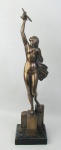 Pierre Le Faguay (França 1892-1962) - Escultura francesa, art-deco, em bronze, representando "Message d'Amour". O artista assinava com o seu pseudônimo Fayral. Alt. 34 cm. Artista art-deco de vanguarda, cujas obras influenciaram os estilos dos anos 20 e início dos anos 30. Era amigo e estudou com Max Le Verrier, cuja fundição Le Verrier fez a maior parte senão todas as suas peças. Artista de cotação Internacional. Apresenta restauro na mão com o pássaro, colagens na base e pequena perda no mármore.