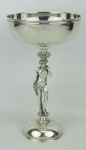 Christofle - Uveira em metal francês, espessurado a prata, com marca da manufatura na base. Haste na forma de figura masculina desnuda, tendo esta cabelos e adornos de parreiras e cachos de uvas. Apresenta pequena fissura na barriga da figura. Alt. 23,5 cm.