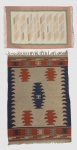 Dois tapetes Kilim, med. 1,16x0,84=0,97 m2 e 0,92x0,61=0,56 m2  Uma franja de um no estado.