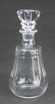 Baccarat - Licoreiro em cristal francês com marca da Cristallerie na base. Lapidações em sulcos bisotados. Alt. 25,5cm.