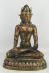 Escultura em bronze dourado, representando "buda em meditação". Detalhes cobreados. Alt. 31 cm.
