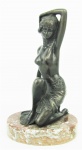 Bassy - Escultura em bronze patinado, representando "Balilarina". Base em mármore rajado. Alt. total 17,5cm.