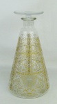 Baccarat - Raro e antigo licoreiro de coleção em cristal francês, com marca da Cristallerie na base. Decorado com lapidações em baixo relevo com pintura em dourado. Alt. 23,5cm.