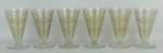 Baccarat - Seis raras e antigas taças de coleção em cristal francês com marca da Cristallerie na base. Decoradas com lapidações em baixo relevo com pintura em dourado. Alt. 11cm.