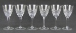 Baccarat - Seis taças em cristal francês com marca da Cristallerie na base. Lapidações em sulcos bisotados formando geométricos. Haste  sextavada. Alt. 13cm.