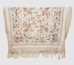 Belíssima toalha de mesa chinesa, possivelmente seda, com ricos bordados coloridos. Med. 163x153cm.