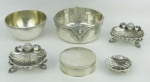 Seis peças em prata  portuguesa contrastada, sendo bowlzinho, pequena caixa e 3 petisqueiras com marca de teor 833 milésimos e bowlzinho Javali 2º título. Med. bowlzinho maior 5x11cm. Peso 535g.