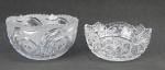 Dois bowls em cristal translúcido, lapidados com rosetas, sulcos e estrelas. Bordas serrilhadas. Meds. 12x23 e 10x21,5cm.