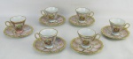 Seis xícaras de coleção em porcelana no tom azul, decoradas com cenas do cotidiano em policromia e detalhes em dourado. Alts. 6cm.