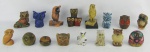 Dezesseis corujas, de diversas procedências, materiais e formatos. Alt. maior e menor 14 e 4cm.