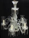 Lustre em cristal com 5 braços, para 5 luzes. Haste central e bobeches com detalhes foscados. Braços com gomos em espiral. Pingentes com facetados Alt. 72cm.