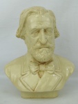 Escultura em faiança no tom caramelo, representando "Busto de Abraham Lincoln". Alt. 25,5cm.