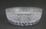 Bowl em cristal tcheco, com lapidações em sulcos e tijolinho. Med. 8x21cm.