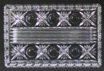 Bandeja de borda elevada, em cristal da Bohemia, com lapidações em sulcos, estrelas e círculos. Med. 2x30x19,5cm.