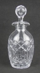 Licoreiro ovalado em cristal lapidado em sulcos e tijolinho. Alt. 27,5cm.