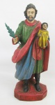 Mestre Paulino - Arte Popular - São José com Menino - Imagem em madeira entalhada e policromada. Assinada na base. Alt. 35cm.
