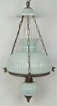 Luminária de teto para uma luz, na forma de lampião em opalina leitosa, decorada com trabalhos de gomos em relevo. Guarnições em metal dourado. Alt. 60cm.
