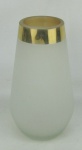 Vaso bojudo em vidro foscado, decorado na borda com faixa dourada, tendo esta pequenos desgastes. Alt. 23,5cm.
