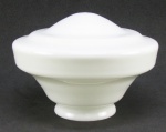 Cúpula em vidro opalinado no tom leitoso. Alt. 16cm e Diam. bocal 10cm.